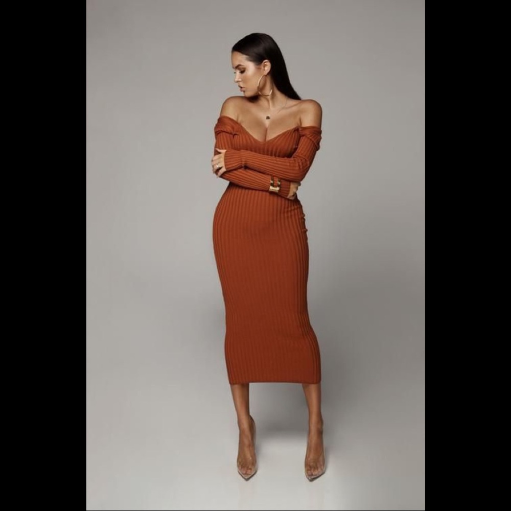 Off the shoulder ribbed maxi dress 🤎